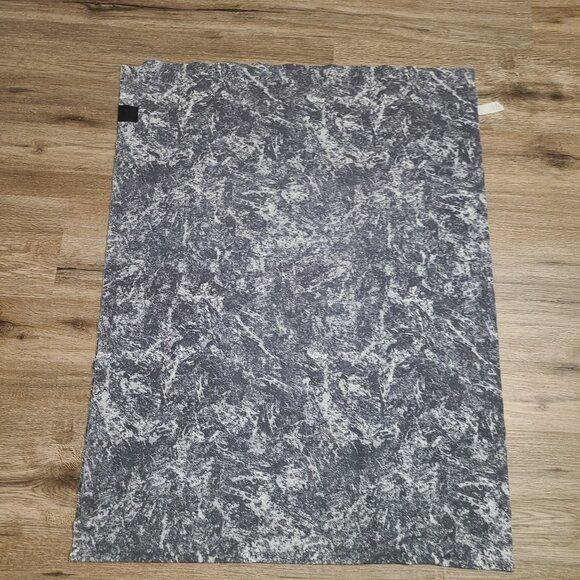 Lululemon Microfiber The Towel 68x26 Large Yoga Gym Workout Marble - Picture 4 of 4